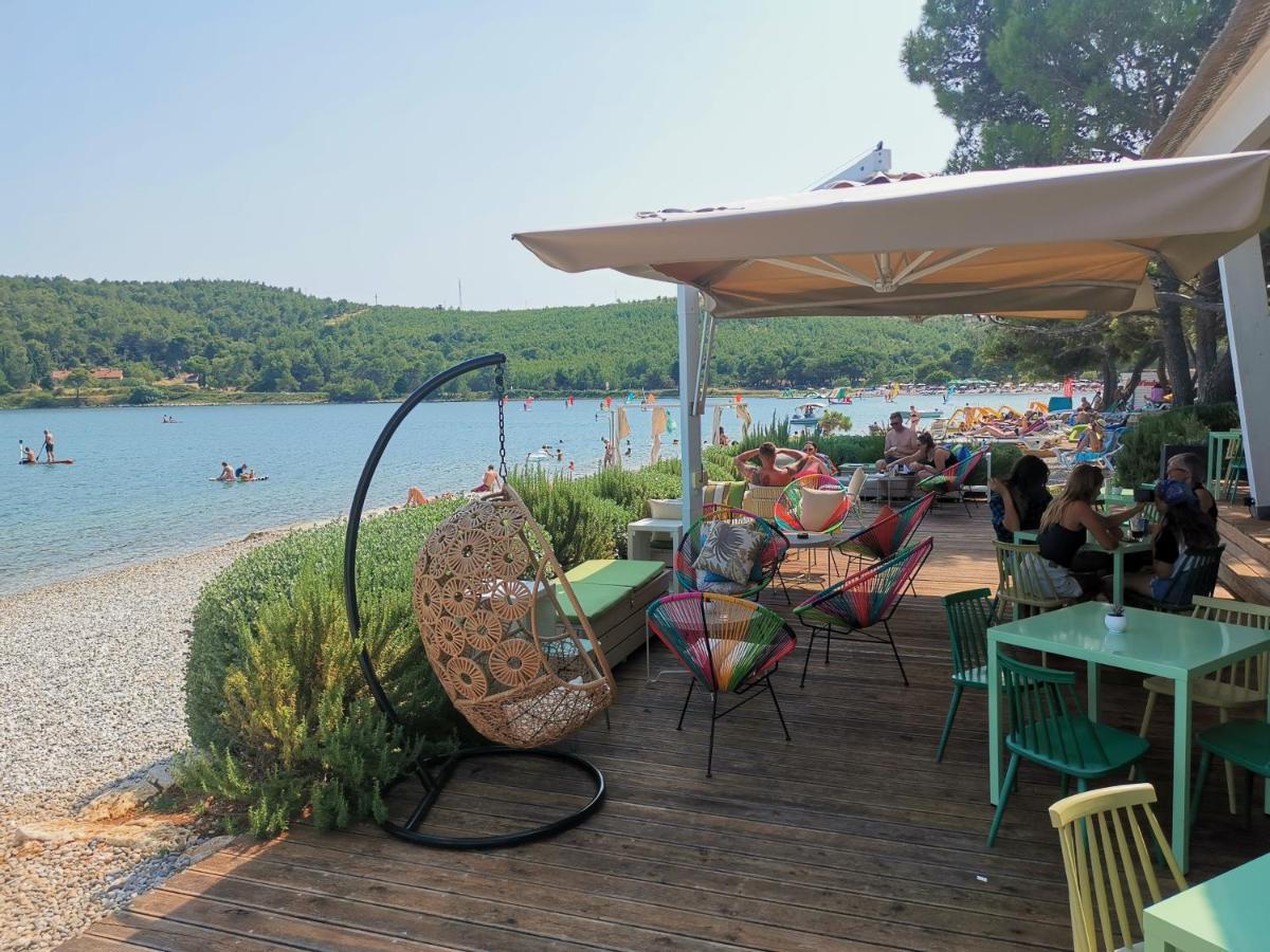 Large Camper In The Olive Grove Hotel Banjole Buitenkant foto