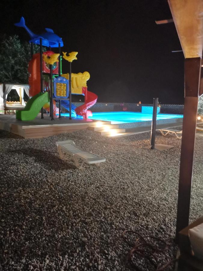 Large Camper In The Olive Grove Hotel Banjole Buitenkant foto